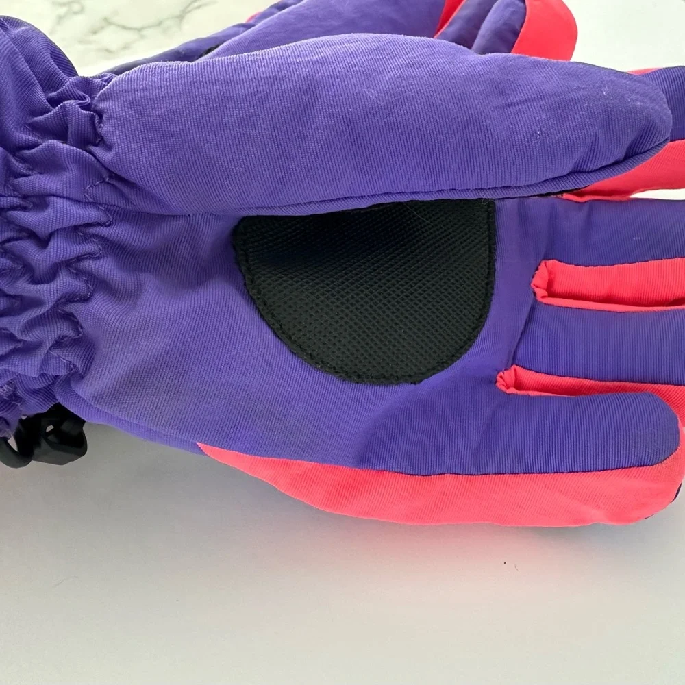 Nike Winter Sports Girl's Gloves, Size 4/6X Hyper Grape